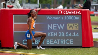 Người phụ nữ đầu tiên trên thế giới chạy 10000m dưới 29 phút