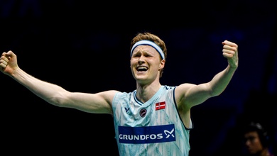 Anders Antonsen dễ dàng vượt qua tay vợt trẻ người Canada để giành vé vào tứ kết tại giải cầu lông Malaysia Open