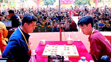 Khi 6 đại cao thủ cờ tướng Trung Quốc ngồi khán đài "tầm sư" Lại Lý Huynh và bài học về sự khiêm nhường đỉnh cao