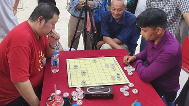 Đại sư Vương Hạo và "cú sốc" tại hội làng Việt Nam: Khi cờ tướng không biên giới bùng nổ trên truyền thông số