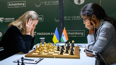 Cờ vua FIDE Women's Candidates 2026: Vaishali độc chiếm ngôi đầu và "canh bạc" nghiệt ngã của Zhu Jiner