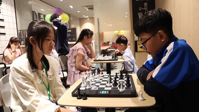 Bước ngoặt công nghệ số của Cờ vua Việt Nam: Kỳ thủ nhí leo bảng xếp hạng Chess.com trên bàn cờ thông minh