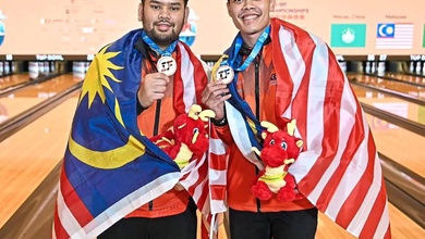 Bộ đôi xuất sắc Rafiq và Syazirol của Malaysia giành huy chương vàng SEA Games 33 nội dung đôi nam môn bowling