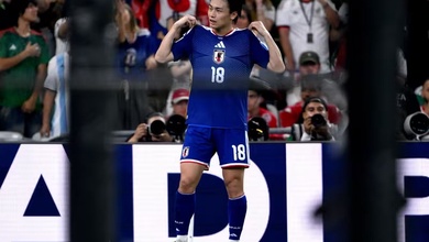 Ayase Ueda: Từ "điềm lành" của Samurai Xanh đến mẫu trung phong toàn diện