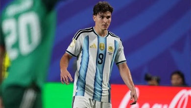 Ngôi sao Julián Alvarez bị đốt áo đấu ở CLB sau trận Argentina thắng Áo