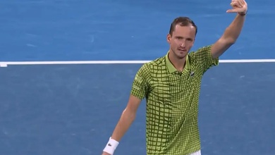 Cựu số 1 thế giới Daniil Medvedev dễ dàng vượt qua Frances Tiafoe ở giải quần vợt Brisbane để tiến vào tứ kết