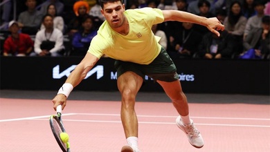 Alcaraz đánh bại Sinner trong trận đấu quần vợt biểu diễn hấp dẫn tại Hàn Quốc