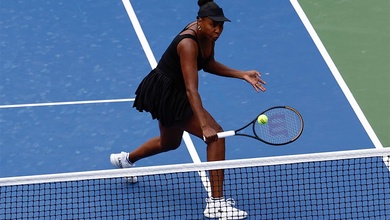 Venus Williams bị loại khỏi giải quần vợt Hobart sau cuộc chạm trán lịch sử giữa hai tay vợt kỳ cựu