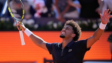 Quần vợt Barcelona Open 2026: Arthur Fils quật ngã hạt giống số 2, lộ diện "ngựa ô" 19 tuổi Rafael Jodar