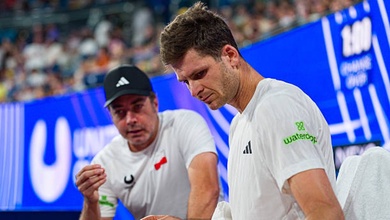 Khủng hoảng phong độ và quyết định "thay tướng" của Hubert Hurkacz: Bài học về quản trị nhân sự trong quần vợt