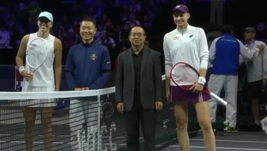 Kết quả quần vợt WTCC: Swiatek thắng dễ Rybakina, đội Châu Âu áp đảo đội Thế giới