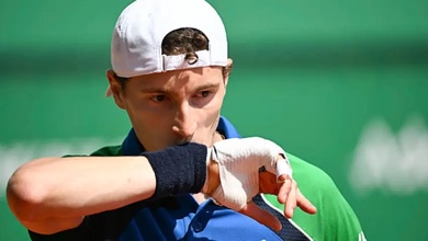 Ugo Humbert trải lòng về chấn thương "ngớ ngẩn" và quyết định tiếp tục thi đấu quần vợt ngu ngốc của mình