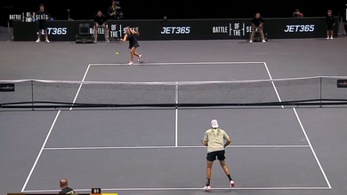 Trận đấu quần vợt biểu diễn “Cuộc chiến giữa hai giới” nhận nhiều chỉ trích khi Nick Kyrgios đánh bại Aryna Sabalenka