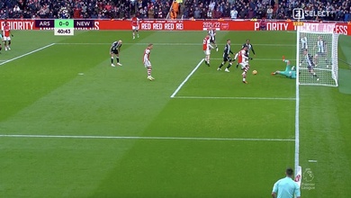 Aubameyang gây choáng váng với pha bỏ lỡ khó tin cho Arsenal