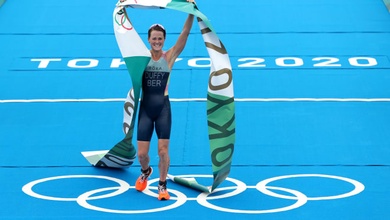 HCV Olympic lịch sử của cô gái triathlon cho hòn đảo "tam giác quỷ" 64000 dân