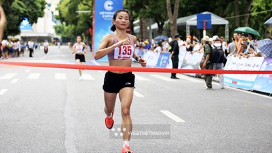 Nguyễn Thị Oanh vô địch giải chạy báo Hànộimới 2022 sau một tuần đăng quang marathon đầu tiên