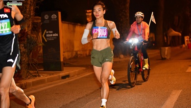 Nguyễn Thị Oanh lập kỷ lục cá nhân chạy 21km tại Giải Bán Marathon Quốc tế Việt Nam 2023 tài trợ bởi Herbalife Nutritrion