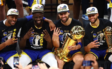 Finals MVP Andre Iguodala sẽ trở lại Golden State Warriors, "trách móc" Stephen Curry?
