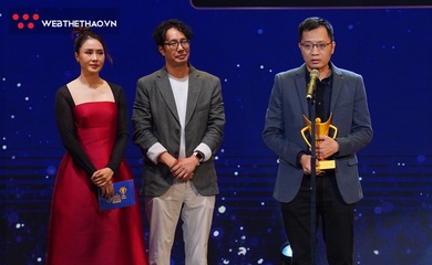 Lá cờ Tổ quốc thiêng liêng gắn liền với Hình ảnh của năm Cúp Chiến thắng