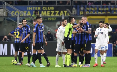 Inter thua sốc sau khi chơi với 10 người và thủ môn mắc sai lầm