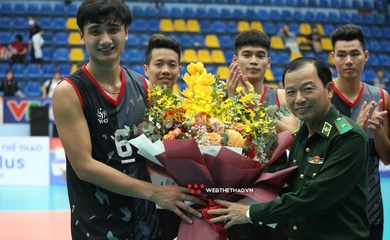 Thi đấu ấn tượng, bóng chuyền nam Biên Phòng nhận thưởng "nóng"