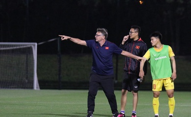 HLV Troussier sợ cầu thủ U23 Việt Nam bị tâm lý ở trận gặp U23 UAE