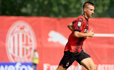 Tiền đạo sinh năm 2008 của AC Milan làm nên lịch sử ở Champions League trẻ
