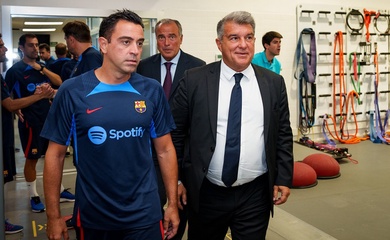 HLV Xavi đã nói những gì khiến chủ tịch Barcelona nổi giận và sa thải?