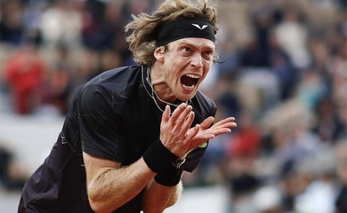 Andrey Rublev nổi điên đập vợt vì màn trình diễn thất vọng tại Roland Garros 2024