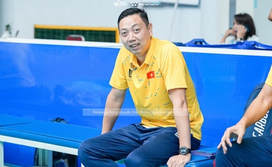 HLV Nguyễn Trọng Linh dẫn dắt đội tuyển bóng chuyền nữ U20 Việt Nam tại giải vô địch châu Á