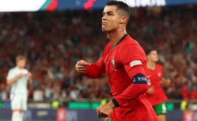 Ronaldo giải cứu Bồ Đào Nha từ ghế dự bị bằng bàn thắng thứ 901