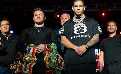 Canelo Alvarez nhận bao nhiêu tiền khi bảo vệ 3 chiếc đai hạng siêu trung trước Edgar Berlanga?