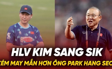 HLV Kim Sang Sik kém may mắn hơn ông Park Hang Seo?