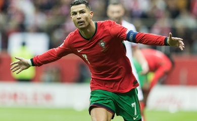 Ronaldo nới rộng khoảng cách ghi bàn với Messi bằng hiệu suất ấn tượng