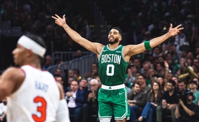 Jayson Tatum cùng đương kim vô địch Boston Celtics ném 3 điểm quân bình kỷ lục ngày mở màn NBA 2024-25