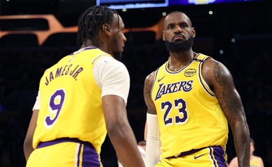 Cùng ra sân ngày mở màn giải đấu, cha con LeBron James làm nên lịch sử bóng rổ NBA