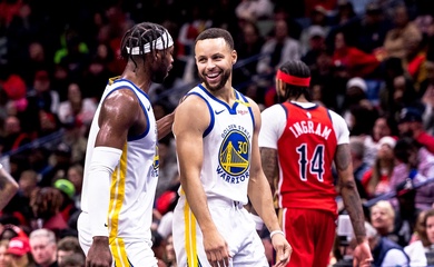 Nhận quà từ Dallas, Golden State Warriors trở thành đội đầu tiên đi tiếp tại NBA Cup 2024