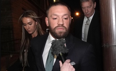 Vợ chưa cưới vẫn bảo vệ Conor McGregor sau vụ kiện cưỡng dâm