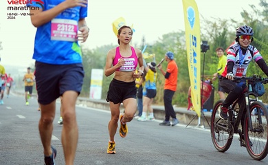 Nguyễn Thị Oanh "bật mí" chuyện phá kỷ lục trên đường chạy Viettel Marathon 2024 chặng Việt Nam