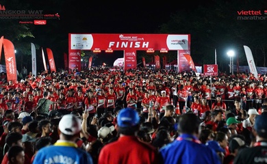 9.000 VĐV khuấy động màn đêm huyền diệu ở Viettel Marathon 2024 chặng Angkor Wat