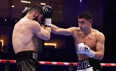 Dmitry Bivol lật ngược thế cờ, đánh bại Artur Beterbiev ở "Chung cực chiến"