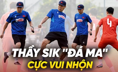 HLV Kim Sang Sik “đá ma” cực vui nhộn