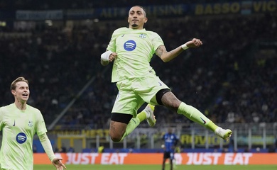 Raphinha cân bằng kỷ lục ghi bàn của Ronaldo tại Champions League
