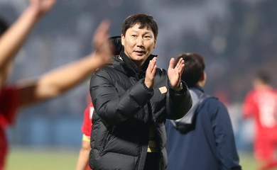Ấn tượng HLV Kim Sang Sik: 5 tháng đoạt 2 cúp, khiến Man United nhận cay đắng