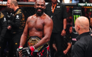 Jon Jones chế giễu bản đề xuất tước đai vô địch UFC từ khán giả 