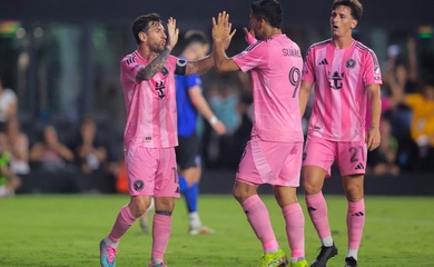 Messi kiến tạo và ghi 2 bàn bằng lốp bóng qua thủ môn sau 24 phút