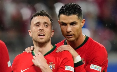 Cristiano Ronaldo bàng hoàng trước cái chết của Diogo Jota