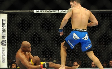 Pha "nghiệp quật" sốc nhất lịch sử UFC đã xảy ra như thế nào?