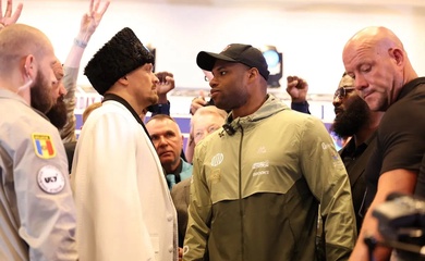 Usyk vs Dubois 2 chứng kiến hai võ sỹ face-off sôi sục