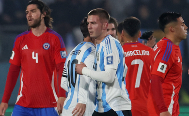  Messi và Mastantuono đá chính